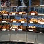 ゴントラン シェリエ - 入口付近のパンたち♪