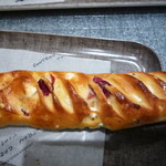 ゴントラン シェリエ - クランベリーとアーモンドのカンパーニュ　230円