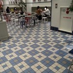 ゴントラン シェリエ - 奥のイートインスペース　結構広かった