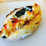 ミックスプラスベーカリー - 鶏の甘辛ソースサンド ¥330