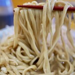 ラーメン二郎 - 麺リフトアップ