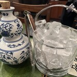 紅虎餃子房 - 紹興酒 越王台 陳年八年 花彫酒 ボトル　3,080円