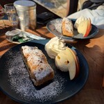 MITAKE Deck Cafe Bitte - 料理写真:アプフェルシュトゥルーダル