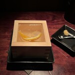 バー・バーンズ - 檜枡のジントニック