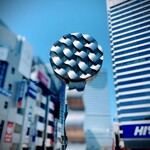 トラットリア アニモ - 大宮駅の西口。たぶん待ち合わせスポット。屋外オブジェ、作品名「飛翔」。撮影／4月中旬。