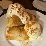 ヴァンサンヌ ドゥ - 焼きたてHOTアップルパイ　750円(バニラアイストッピング＋150円)