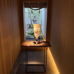 茶寮哲心 - カウンターに向かう通路奥