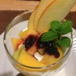 セント シュバイン - 2014年11月：Aコース(\2500)…自家製ヨーグルトは果物一杯