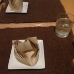 セント シュバイン - 2014年11月：予約無しでしたのでテーブルに座ってからセッティングしてくださいました