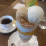 クリクリ - 紅茶と柑橘のフロマージュパフェ
      ¥1250(〜2025.12.15)