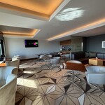 ザ・プリンスギャラリー東京紀尾井町クラブラウンジ - 窓際の後ろはこんな感じ