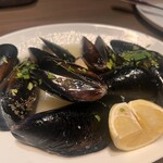 ダブリュー青山 ザ セラーアンドグリル - 