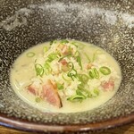 きくや - イベリコ豚ベーコンのガーリックバターご飯割¥200でセルフ雑炊！