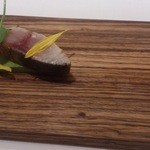 スリオラ - 鯖の軽いスモークには、バジルと、オリーブオイルのピュレ