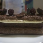 パティスリー・パリセヴェイユ - エクレール フォルノワール（580円）