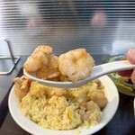 鶏龍軒 - エビチャーハン1,250円 エビトッピング350円 海老リフト
