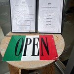 アル・ケッチァーノ  - 入り口にメニュー