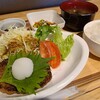 Casual Kitchen Kakurego - 日替わり定食(税込900円)
①おろしそハンバーグ《豚肉メインの合挽き》②野菜サラダ(千切り甘藍&高萵苣&CUT蕃加&ポテサラ)③法蓮草&人参&油揚げの煮しめ④白ご飯⑤お味噌汁