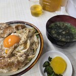 お食事処 美登里 - 『カツ丼』と『味噌汁』