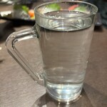 酒とひもの 人情酒場 - みんなを尻目にボクはイサイナ（芋・お湯割り）