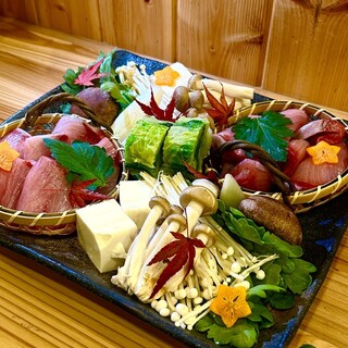 ふぐ・あんこう・金目鯛まで。滋味溢れる季節の鍋を味わう