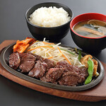 鉄板焼 博多天神ホルモン - 料理写真: