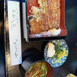 阿づ満や - これくらい食べ進んだ頃に味噌汁が到着。汚くてすみません。