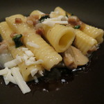 SALONE 2007 - 栗とラルド、ポルチーニ茸のソテーで和えたマッケロンチーニ　ミント、リコッタ・サラータ（チーズ）1