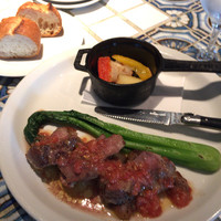 Bar Espanol LA BODEGA 大阪店 - イベリコ豚のグリル パン、サラダ付(¥1,400)