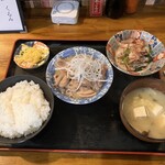 馬刺し 炭火焼き くるみ - ホルモン煮込定食
