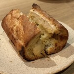 酒場つむぎ堂 - 悪魔的ガーリックトースト