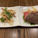 菜香新館 - 左：✳️豆腐干とセロリの食感サラダ、右：くらげの冷菜 ／季節野菜の甘酢漬け広東風
