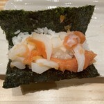 巻乃巴 - 手巻き　海鮮三種盛り　　イカとサーモンはわかったけどあとひとつはなにか入ってた？