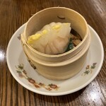 菜香新館 - 松の実入り 花びら茸の蒸しぎょうざ：イマイチかなぁ