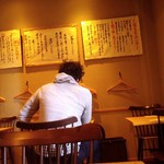 Sobamichi Toukyousoba Sutairu - 汁の素材も選び抜き、・・・２年ものの本節。羅臼の昆布・・・醤油が強い、居酒屋の汁。