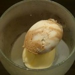 ニシモリ - 《デザート》キャラメルとバニラのアイスクリーム