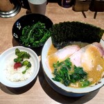 ラーメン 野良裏家 - 野良裏家B1300円+生ほうれん草200円+半ライス150円
