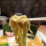 ラーメン 野良裏家 - 麺リフト