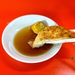 ぎょうざ　カラシダレ