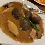 中国料理 「王朝」 - なまこ　椎茸　筍  豚肉の醤油煮込