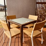 ラニゲート - この日は寒かったので、テラス席にはせず店内のテーブル席にした！暖かったらテラス席でもいいかも