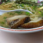 悟空 - ラーメン600円、チャーシュー厚み(2025.10.18)