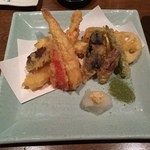 Kaisen Izakaya Kairyuu - てんぷら盛り合わせ。ボリュームありました！980円