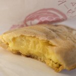 鳴門鯛焼本舗 - 中の様子。