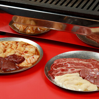 大阪名物「塩ホソ」「豚足」をご提供！料理はすべて関西人が監修