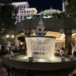 HOTEL BELLAGIO - ｺﾚはﾎﾃﾙの噴水。実際の噴水ショーは､ホテル前の川で大規模に。