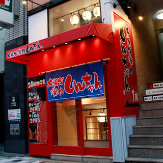 大阪らしさを散りばめた、気軽に立ち寄れる親しみやすいお店