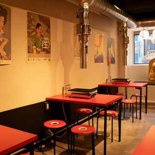 大阪の町焼き肉を感じるレトロな空間。お一人様から飲み会まで