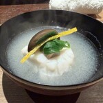 にしの - 椀物: クエ、大黒しめじ、蔓菜