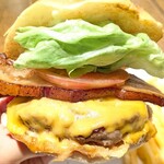 ファンゴー - これこそが真の“絶品ベーコンチーズバーガー”！